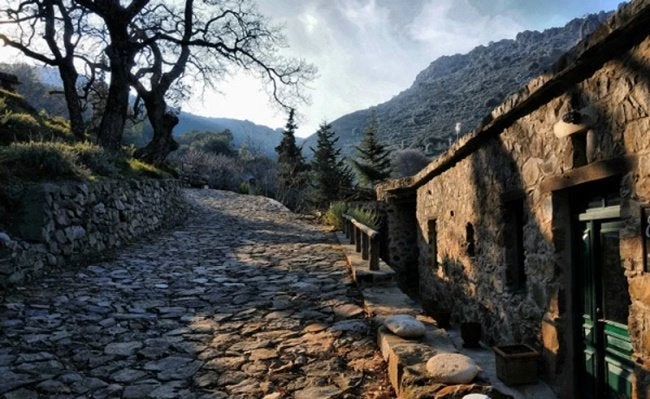 Το κρυμμένο χωριουδάκι χωρίς ρεύμα στα Χανιά ανάμεσα στα 50 πιο μαγικά μέρη του πλανήτη (βίντεο)